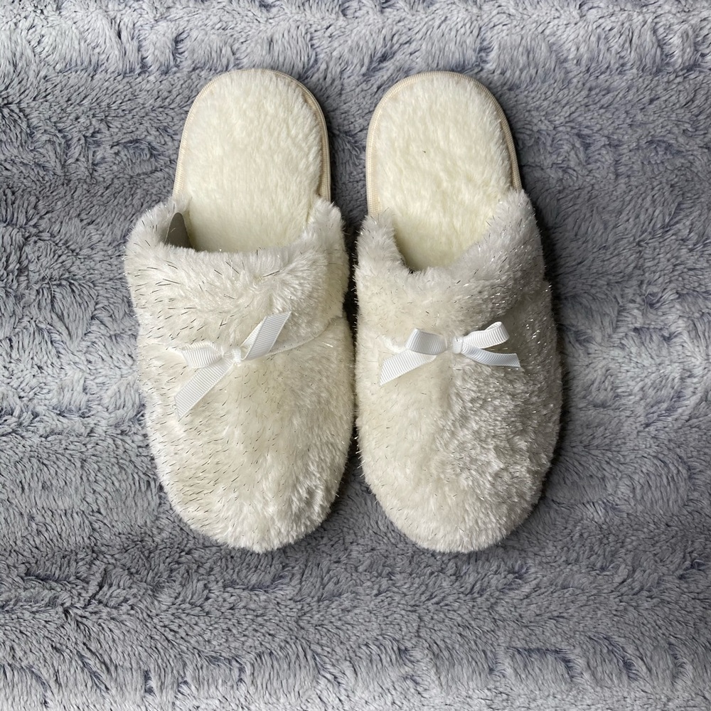 Slippers - Picture 2 of 3